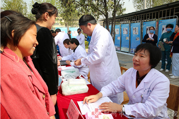 登封市卫生计生行业在徐庄镇召开“健康扶贫”启动仪式