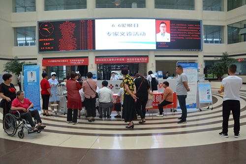 我院眼科举办全国“爱眼日”义诊活动