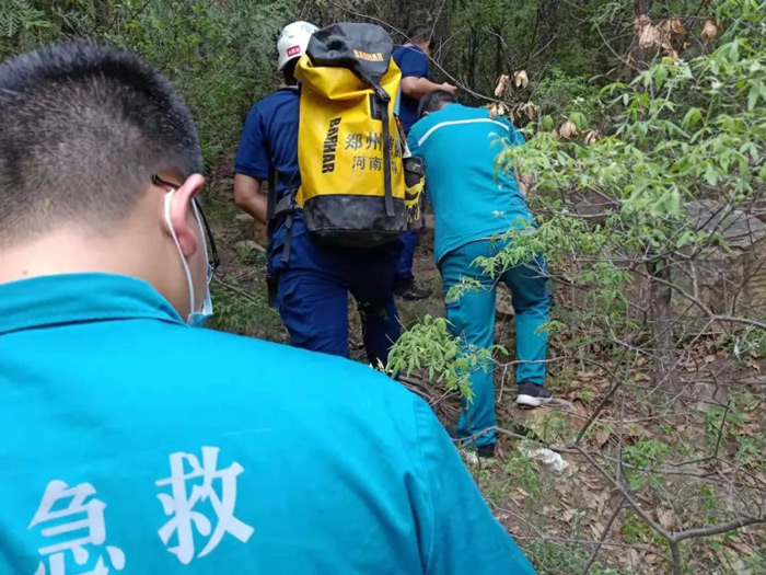 市民酷暑登山被困我院急诊科联合消防官兵紧急救援转危为安