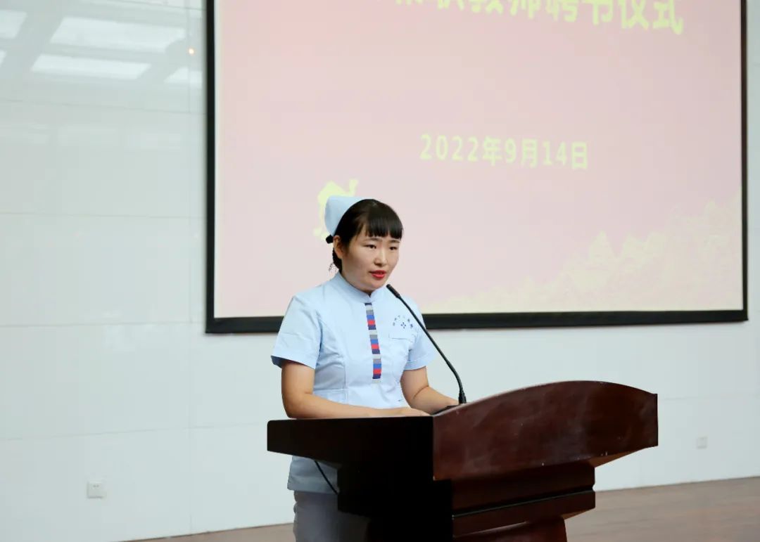 郑州阳城医院教师代表陈慕华护士长在发言
